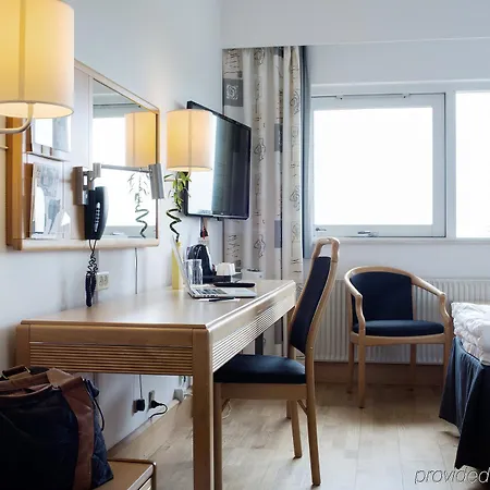 Scandic Ost 4* אולבורג